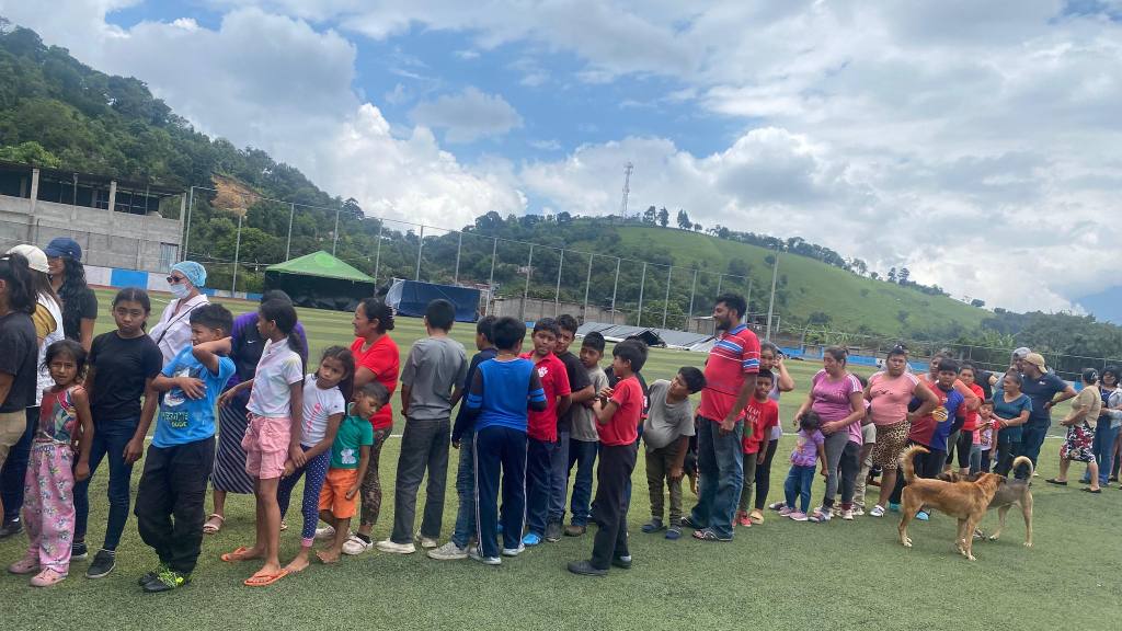 Ayuda llega en 4x4 por derrumbes tras secuencia sísmica | Conred