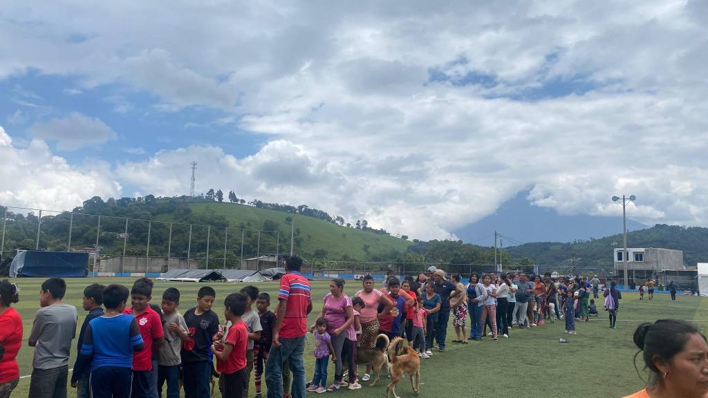 Ayuda llega en 4x4 por derrumbes tras secuencia sísmica | Conred