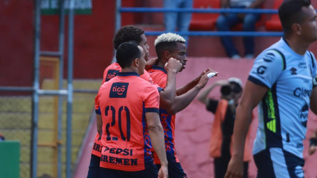 Celebración de Municipal ante Alianza | Alex Meoño