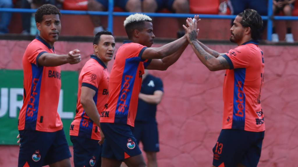 Celebración de Municipal ante Alianza | Alex Meoño