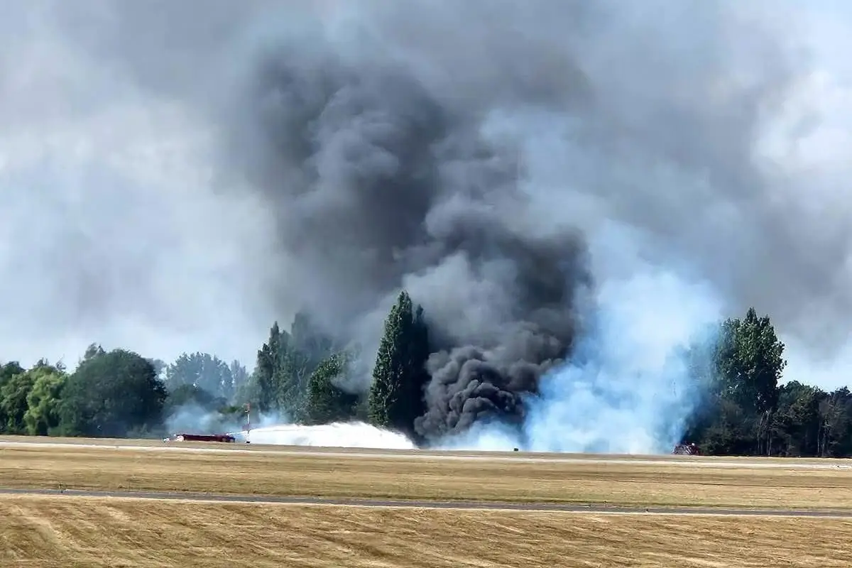  Avión se estrella tras despegar del aeropuerto de Londres-Southend., Redes sociales.