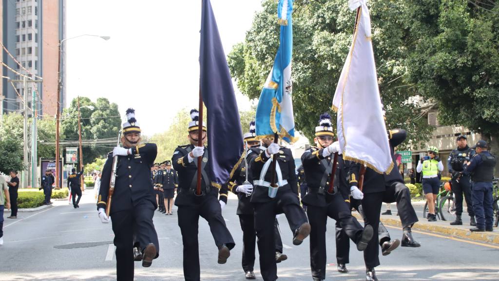 PNC conmemora su 28 aniversario con desfile en la capital | PNC