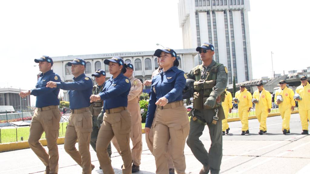 PNC conmemora su 28 aniversario con desfile en la capital | PNC