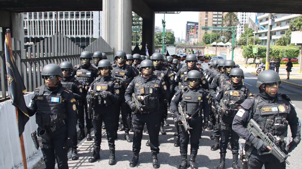 PNC conmemora su 28 aniversario con desfile en la capital | PNC