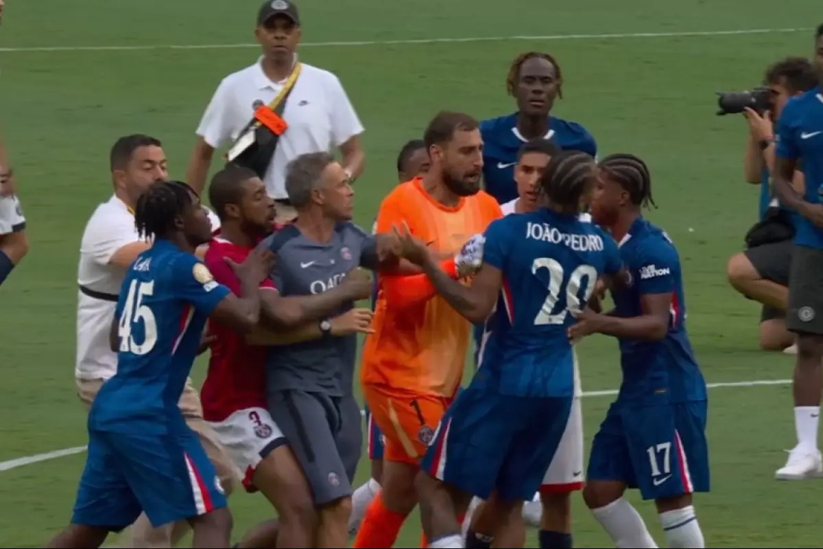 Luis Enrique agredió a un jugador rival en la final del Mundial de Clubes de la FIFA 