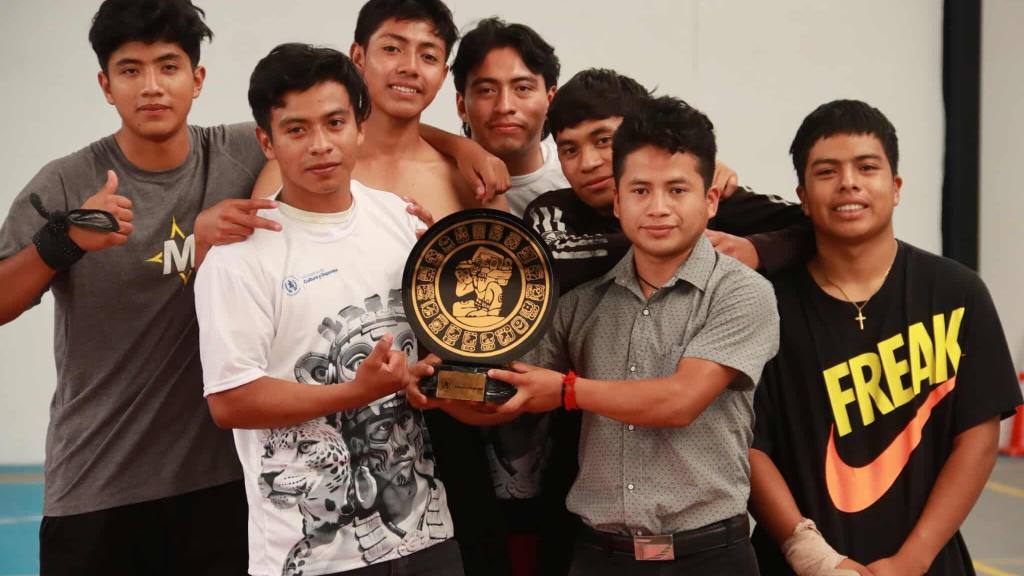 Promueven el juego de pelota maya con un nuevo campeón | Álex Meoño