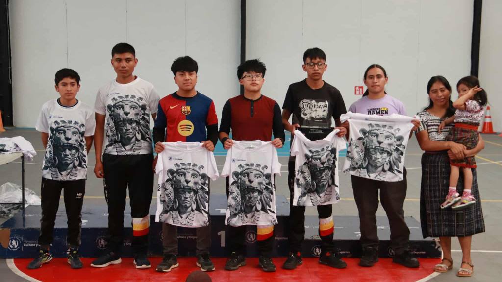 Promueven el juego de pelota maya con un nuevo campeón | Álex Meoño