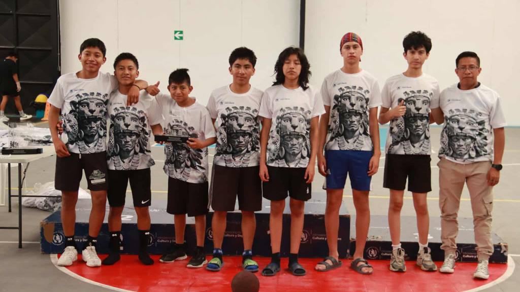 Promueven el juego de pelota maya con un nuevo campeón | Álex Meoño