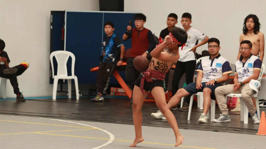 Promueven el juego de pelota maya con un nuevo campeón | Álex Meoño