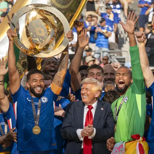 Donald Trump protagonizó un momento icónico en ceremonia de premiación del Chelsea 
