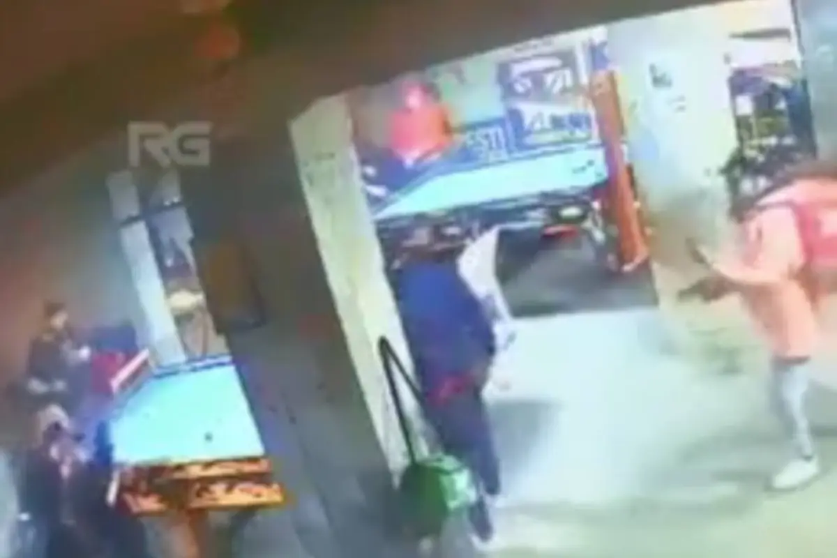 Un sicario disfrazado de delivery., Captura de pantalla video X.