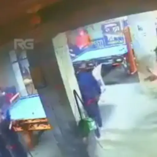 Un sicario disfrazado de delivery. ,Captura de pantalla video X.