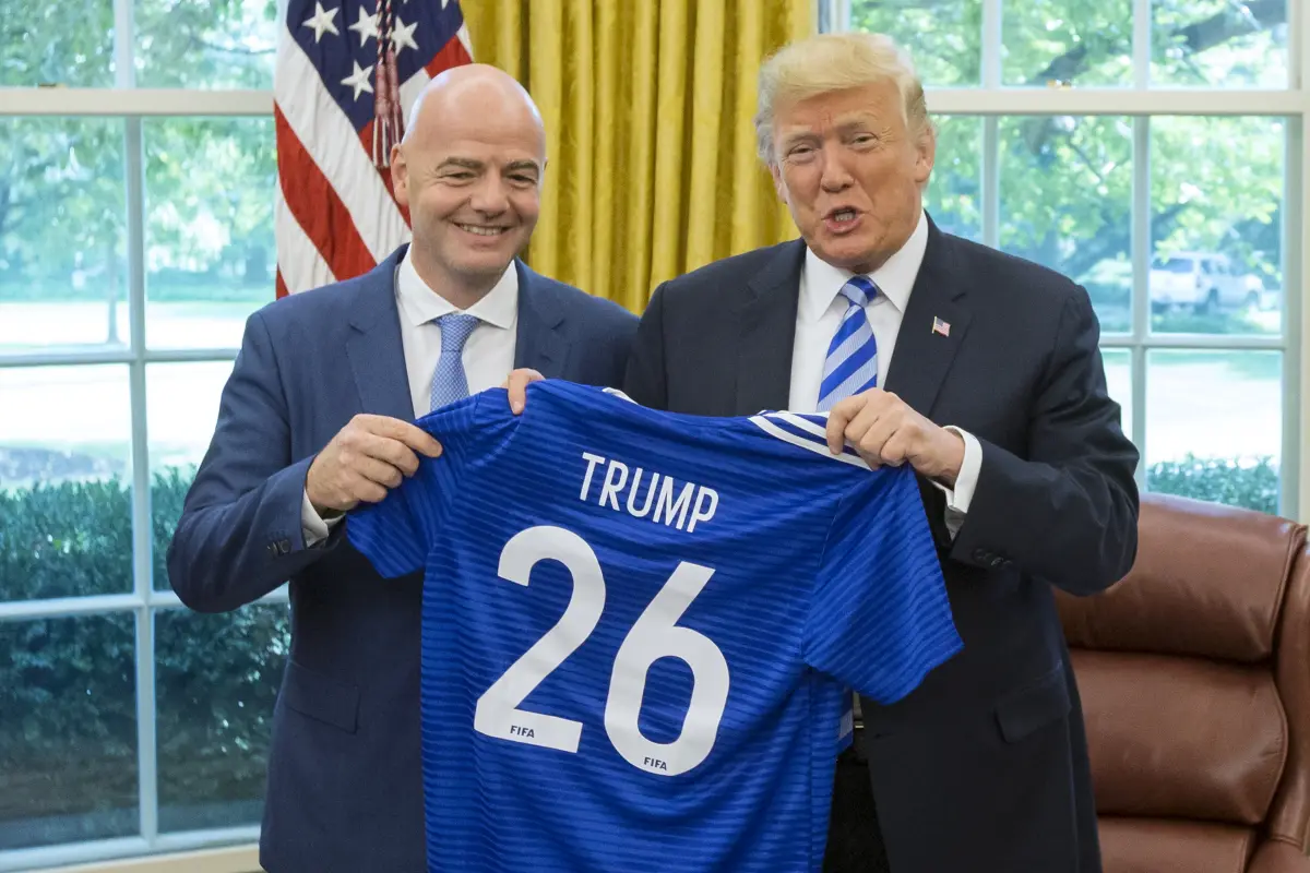 Donald Trump junto al presidente de la FIFA, Gianni Infantino 