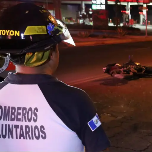 Área del accidente en zona 21. ,Bomberos Voluntarios