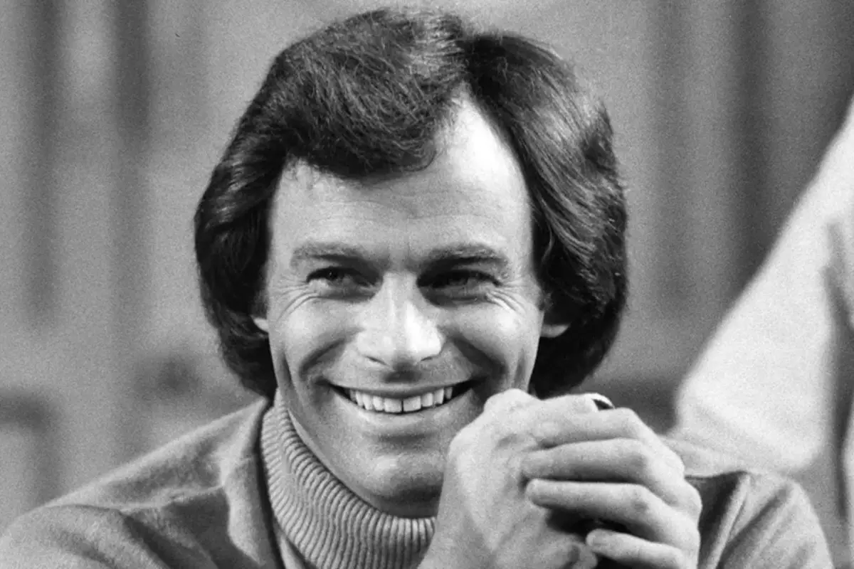 Tristan Rogers, Redes sociales