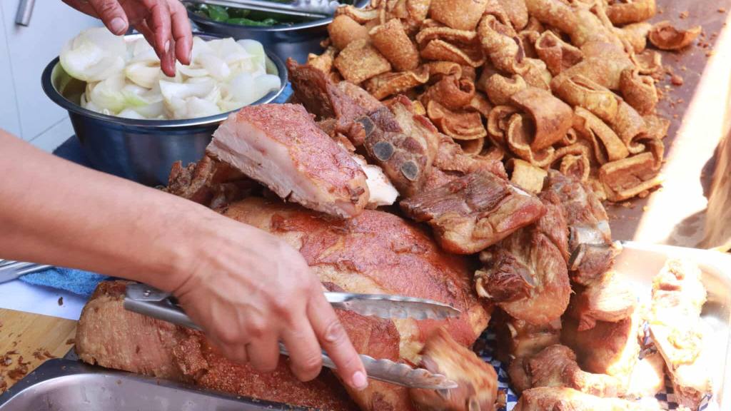 Feria del Chicharrón pone sabor al Parque Central de Mixco | Álex Meoño