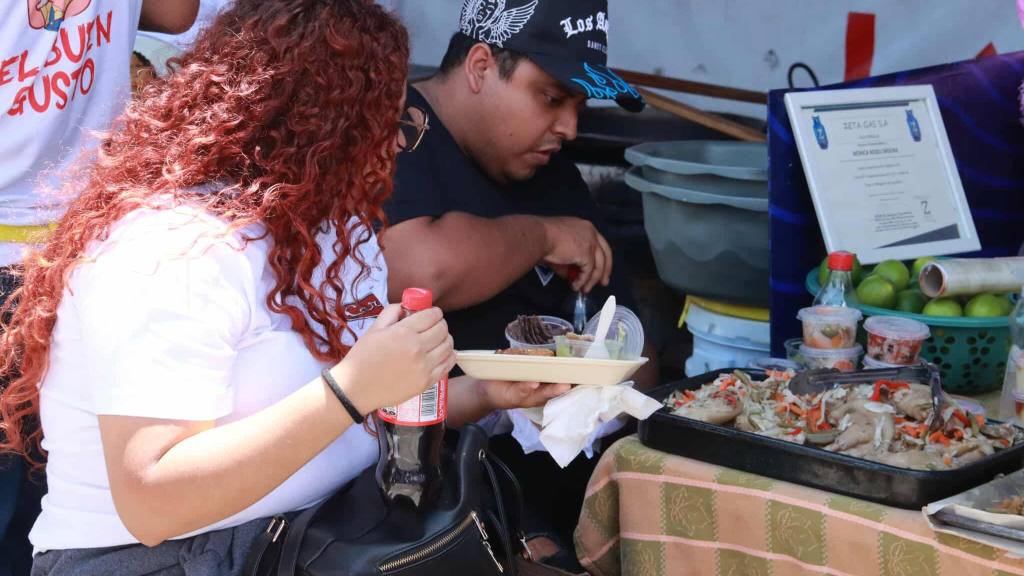 Feria del Chicharrón pone sabor al Parque Central de Mixco | Álex Meoño