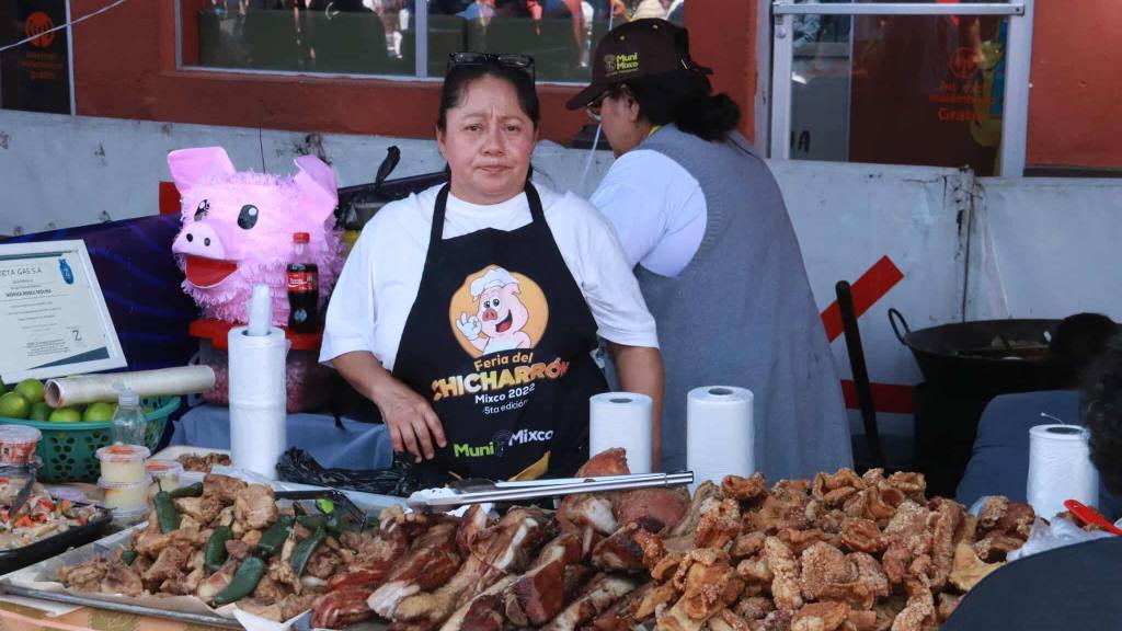 Feria del Chicharrón pone sabor al Parque Central de Mixco | Álex Meoño