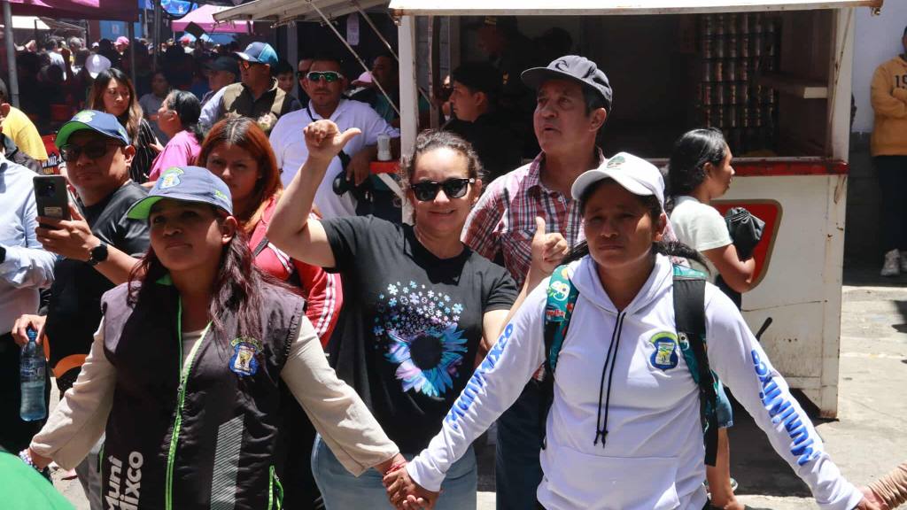 Feria del Chicharrón pone sabor al Parque Central de Mixco | Álex Meoño
