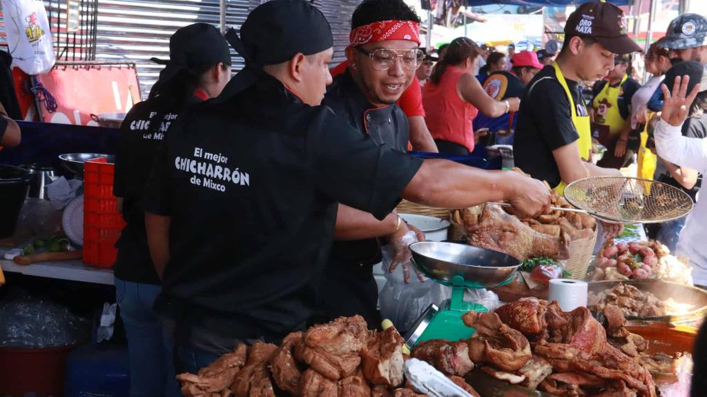 Feria del Chicharrón pone sabor al Parque Central de Mixco | Álex Meoño