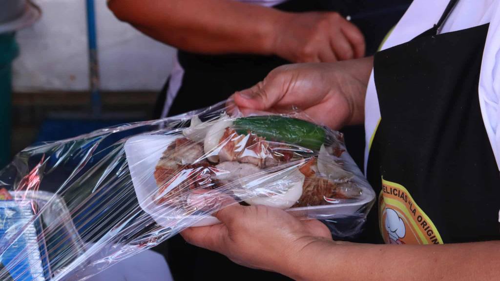 Feria del Chicharrón pone sabor al Parque Central de Mixco | Álex Meoño