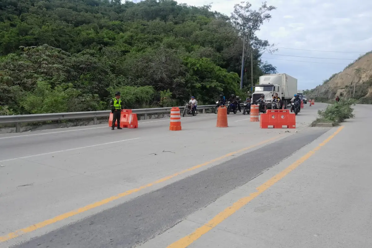 PROVIAL instaló señalización temporal, mientras se realizan las tareas de limpieza., PROVIAL.
