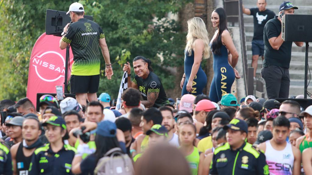 Este domingo 6 de julio, el Boulevard El Naranjo se llenó de energía, entusiasmo y espíritu deportivo con la realización de la segunda edición de la carrera 21K organizada por la Municipalidad de Mixco. | Alex Meoño