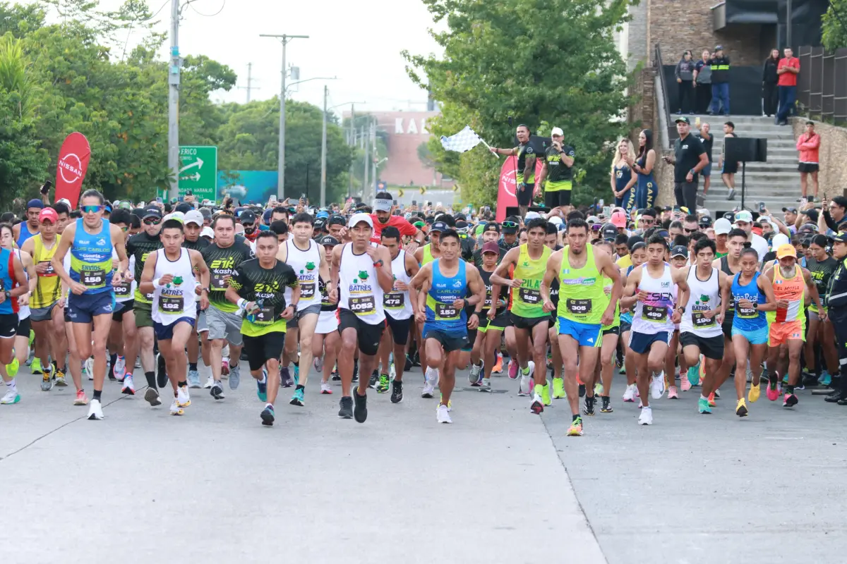 Atletas participan en la segunda edición de la 21K de Mixco - Alex Meoño