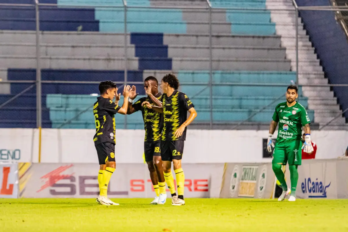 Xelajú cae ante Real España en partido amistoso - Real España