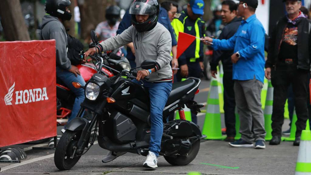 Taller Vidas en Ruta congrega a miles de motoristas | Álex Meoño