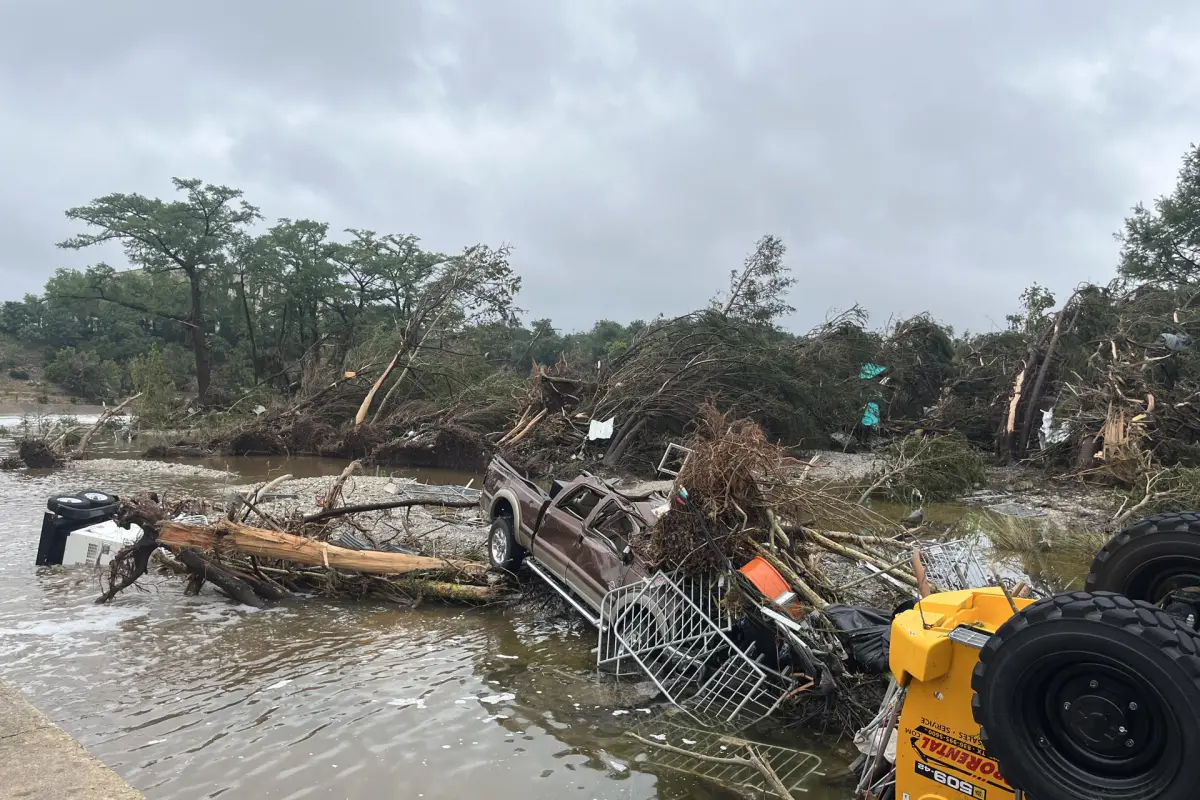 Fotografía de los escombros ocasionados debido a las inundaciones en el área de Kerrville, Texas (EE, UU