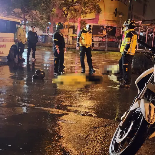 El accidente se registró en la calzada Roosevelt, jurisdicción de la zona 7 capitalina. ,Bomberos Voluntarios