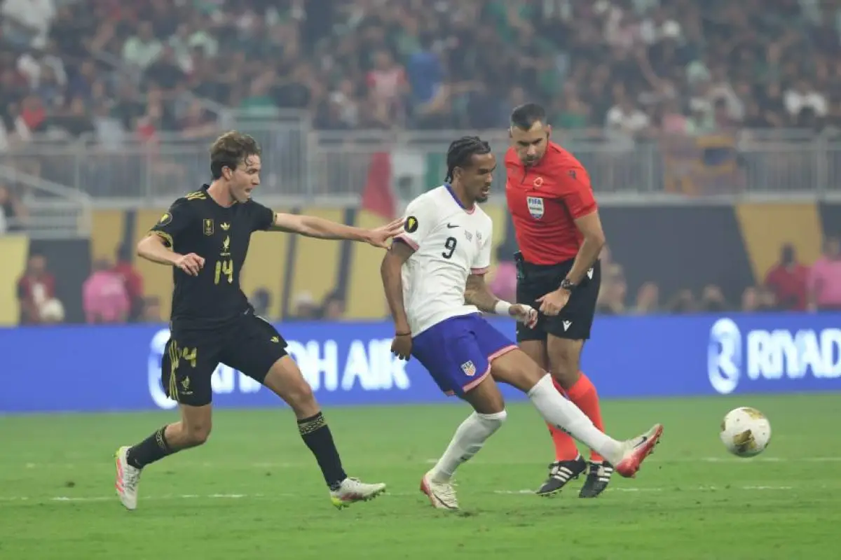 Mario Escobar en la final de la Copa Oro 2025 entre Estados Unidos y México 