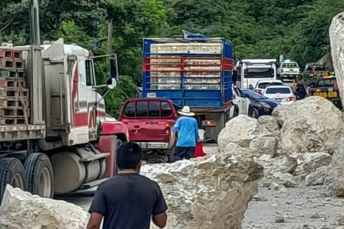 El derrumbe bloqueó por completo el tramo en el km. 62 de la ruta al Atlántico., CIV