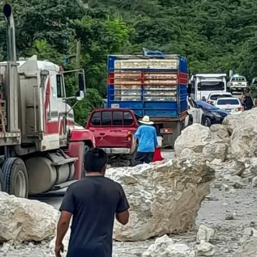 El derrumbe bloqueó por completo el tramo en el km. 62 de la ruta al Atlántico. ,CIV