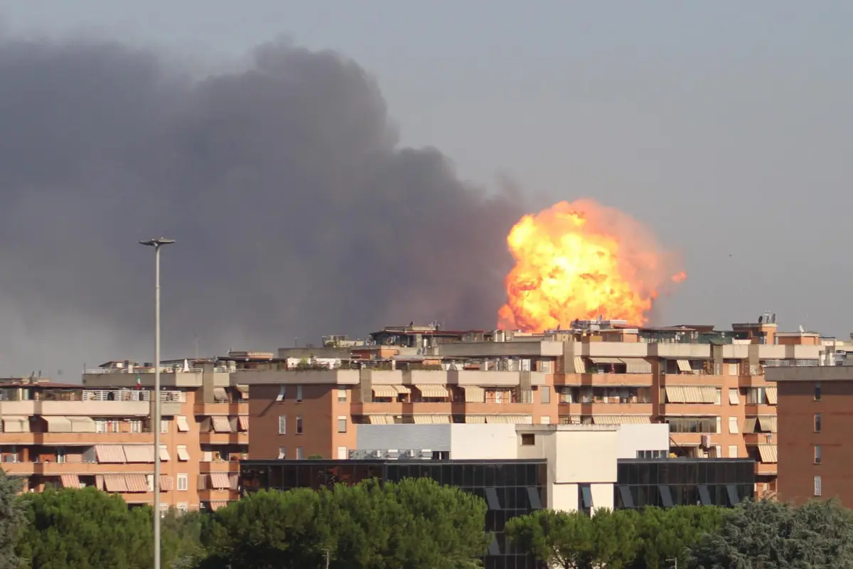 Explosión de gasolinera en Roma, EFE