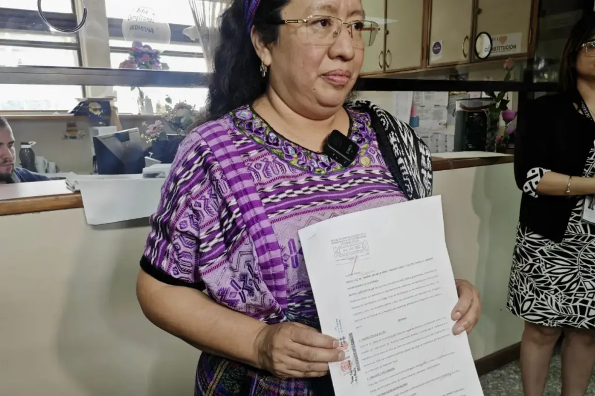 La viceministra de Desarrollo, Bertha Zapeta, tras presentar la querella contra el diputado Enríquez., Foto Angel Oliva