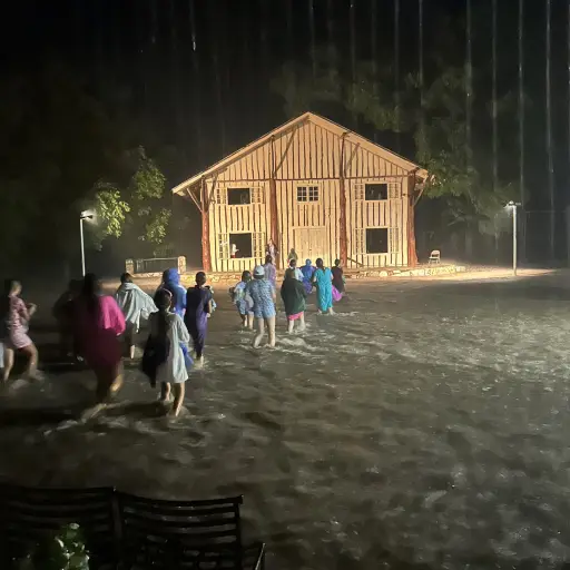 Las autoridades locales de Texas (EE.UU.) confirmaron este viernes que el número de fallecidos en el centro-sur del estado debido a las inundaciones se eleva ya a 25. ,Foto X