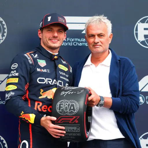 José Mourinho entregó el premio de 'pole position' a Max Verstappen - F1