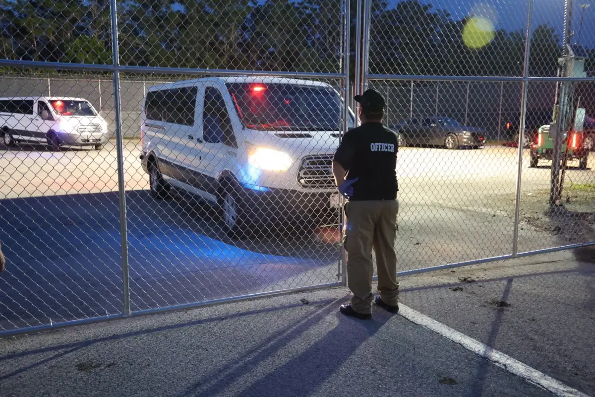 la División de Manejo de Emergencias de Florida, EE.UU., confirmó el arribo de los prisioneros., Redes sociales.