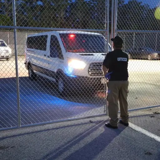 la División de Manejo de Emergencias de Florida, EE.UU., confirmó el arribo de los prisioneros. ,Redes sociales.