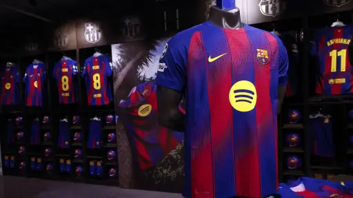 Barcelona presenta su nueva camiseta para la temporada 2025-26