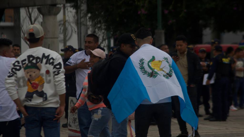 El Obelisco se viste de azul y blanco para apoyar a Guatemala ante EE. UU. | Omar Solís 