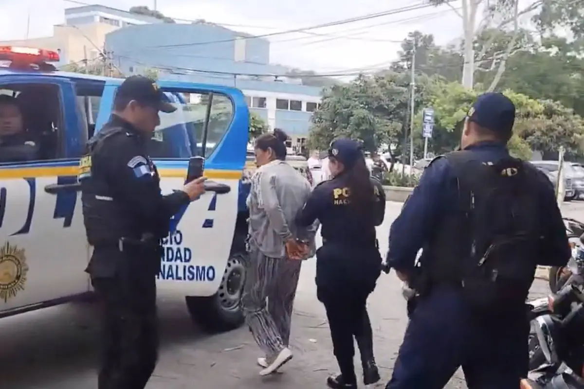 Debie Aquino salía de su turno en el hospital Roosevelt cuando fue sorprendida con las medicinas., Cortesía