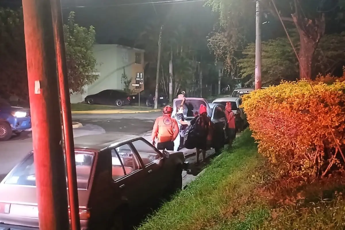 Equipos de Conred verifican la contaminación ambiental en Villa Nueva., Conred
