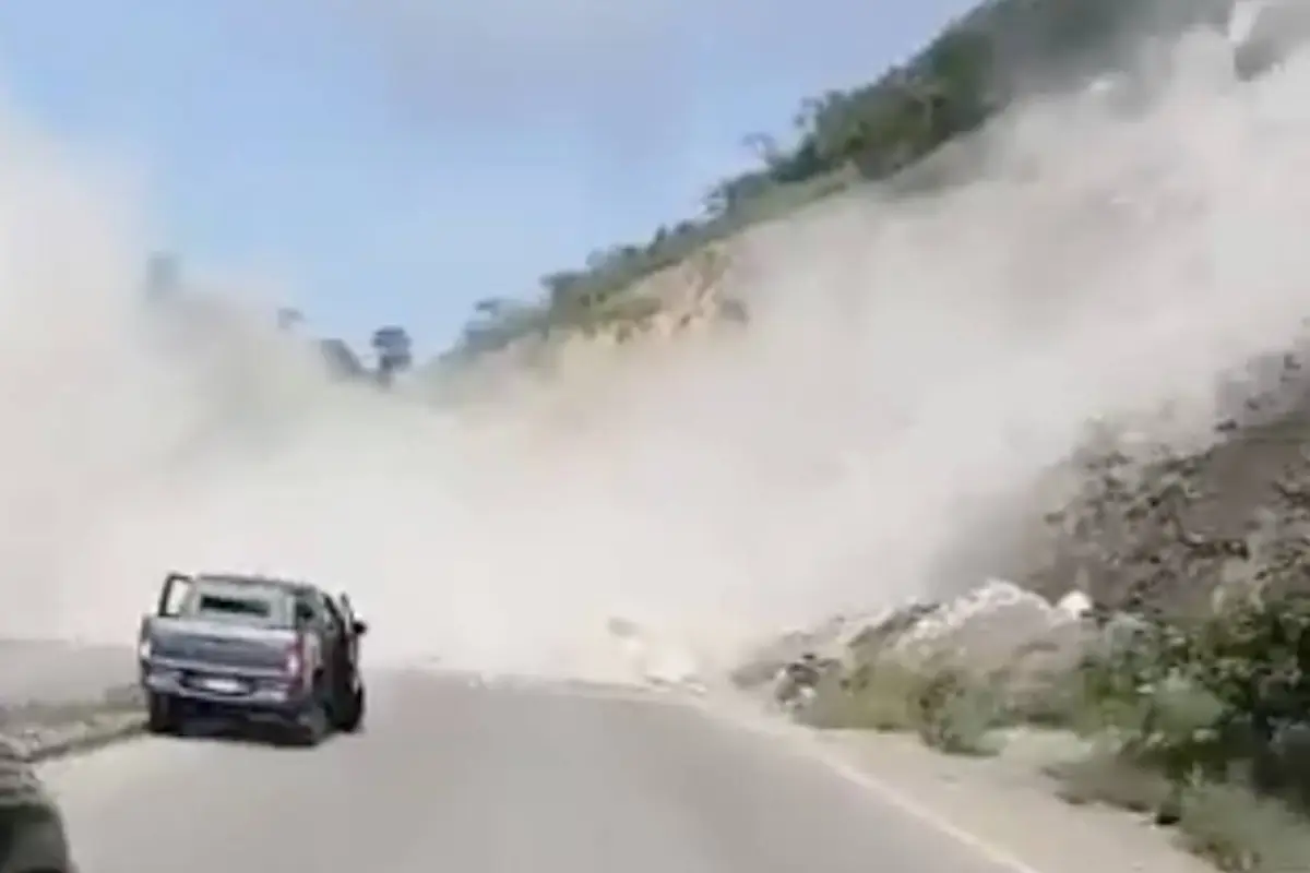 Derrumbe en la ruta al Atlántico , Captura de pantalla video X.