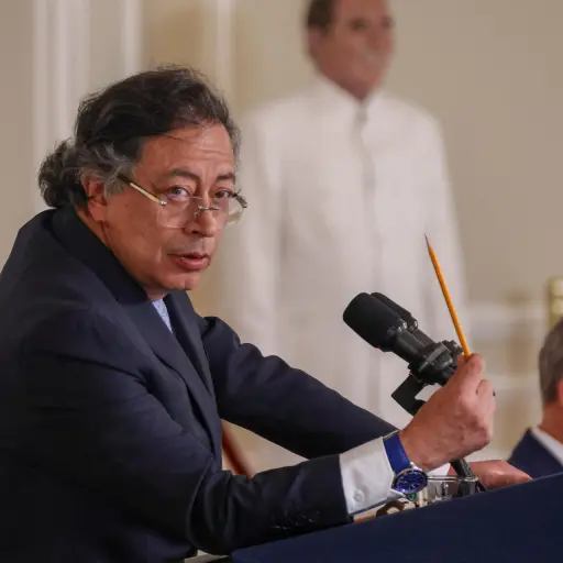Fotografía cedida por la Presidencia de Colombia que muestra al mandatario Gustavo Petro hablando en un evento este jueves, en la Casa de Nariño en Bogotá (Colombia) , EFE/ Presidencia de Colombia/