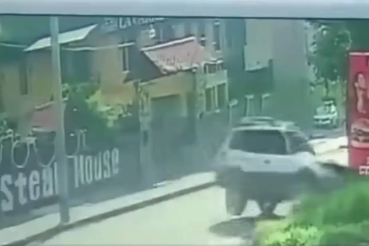 Brutal volcadura en San Juan Ostuncalco, Captura de pantalla video X.