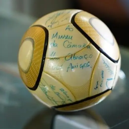 Balón autografiado por Neymar para la Cámara de Diputados de Brasil - Cámara de Diputados de Brasil