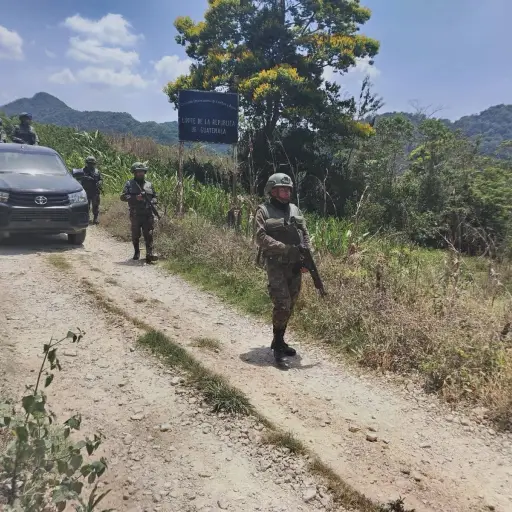 Personal del Ejército permanece en un área fronteriza durante operativos de rutina. ,Ejército de Guatemala